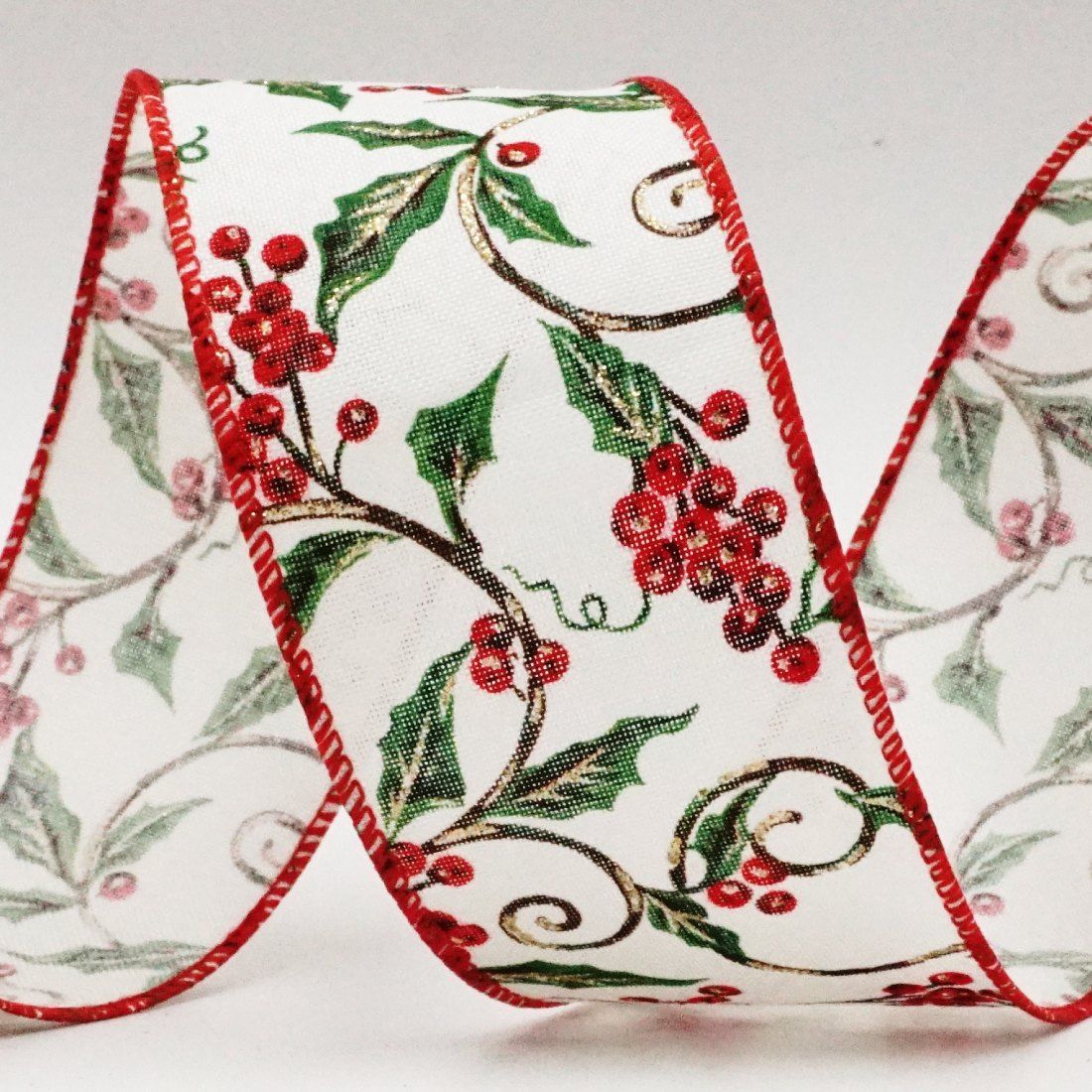 Різдвяна сосна з ягодами