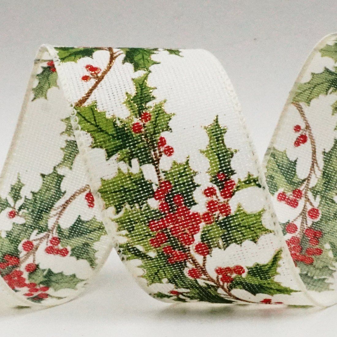 Різдвяна сосна з ягодами