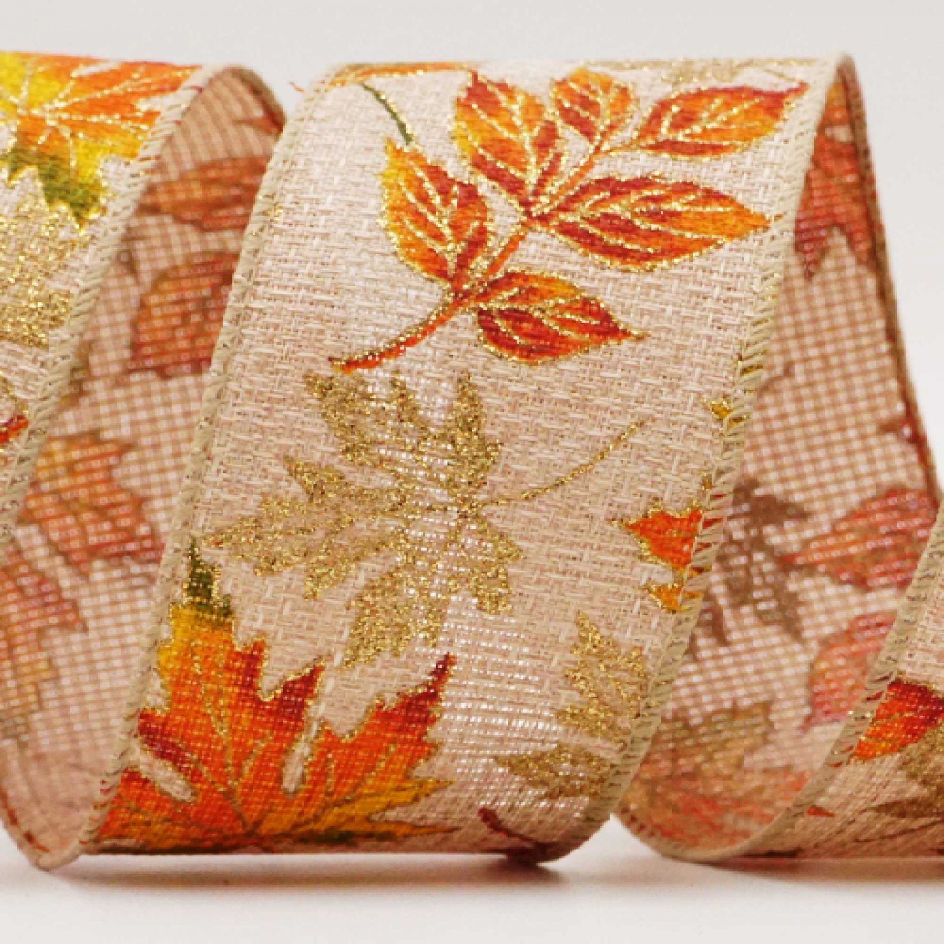 चमकदार मेपल पत्तों की पंखुड़ियाँ रिबन