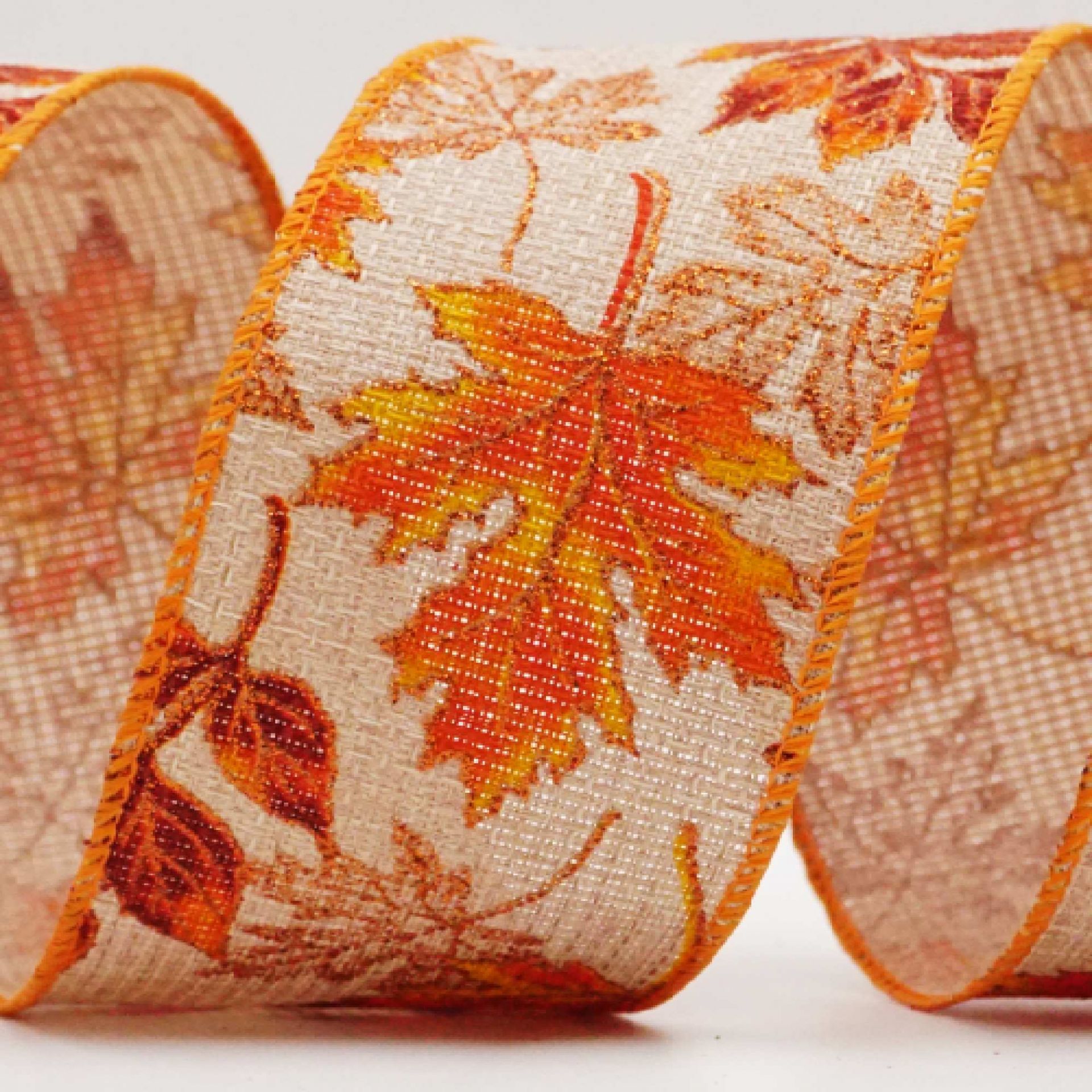 चमकदार मेपल पत्तों की पंखुड़ियाँ रिबन