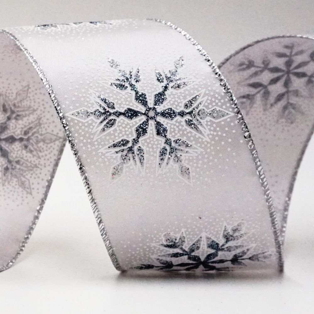 Лента с блестящими снежинками