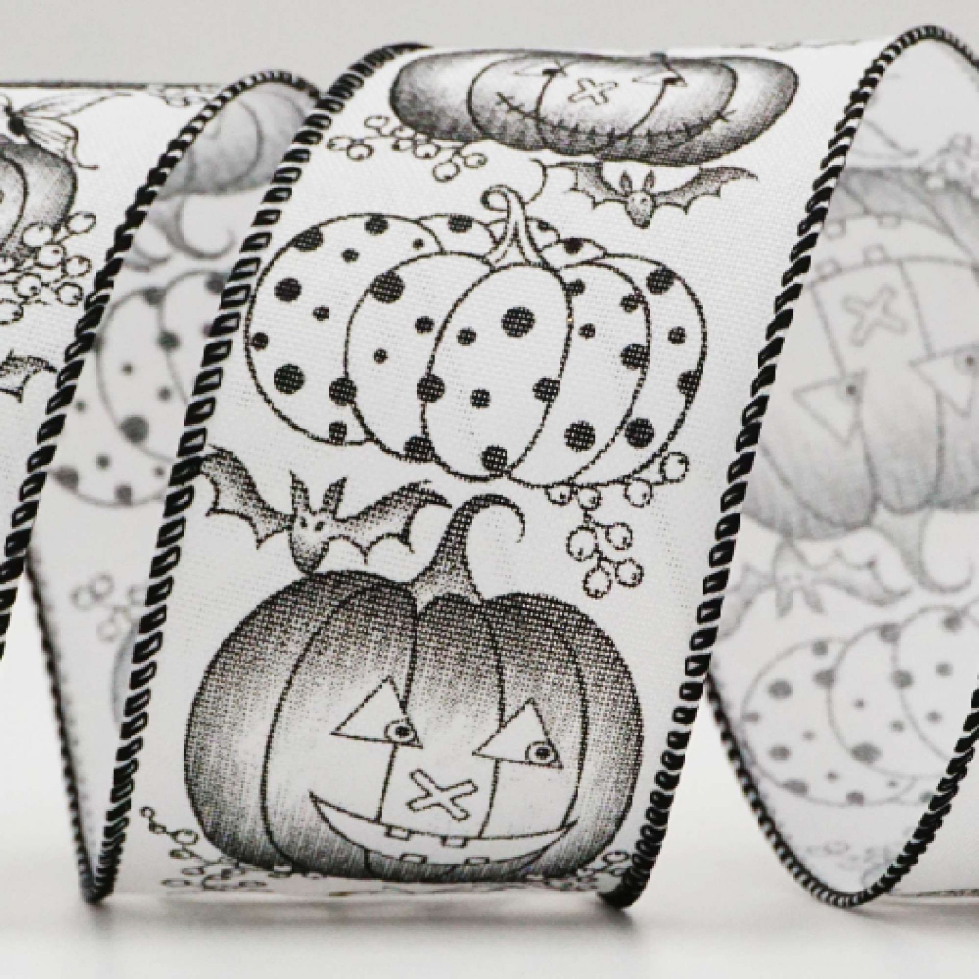 Hauskaa hymyilevää kurpitsanleikattua Halloween-nauhaa