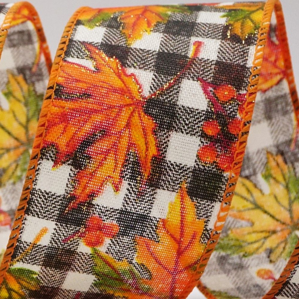 खुश प्लेड गिरने वाले मेपल पत्तों की रिबन