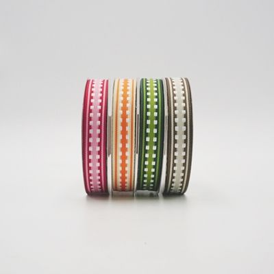 Tikkauksin kudottu nauha