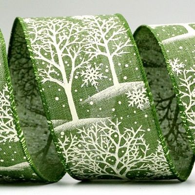 Nastro con albero bianco brillante in tessuto colorato in inverno_KF7410