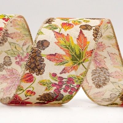 Kimalteleva Vaahteranlehti ja Käpy Syksyn Johtoraita_KF9899.KF9900