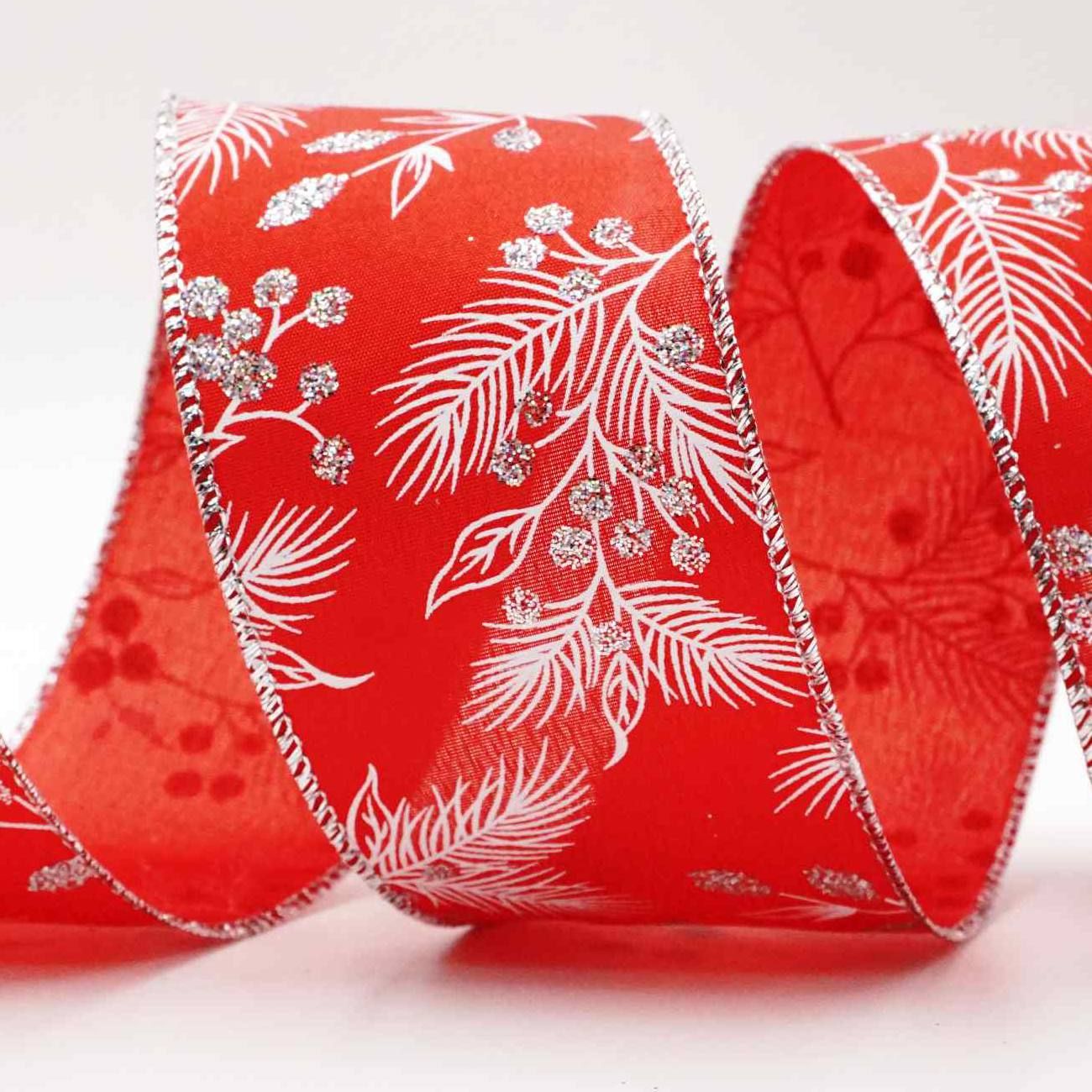 Стрічка з хвоями та ягодами