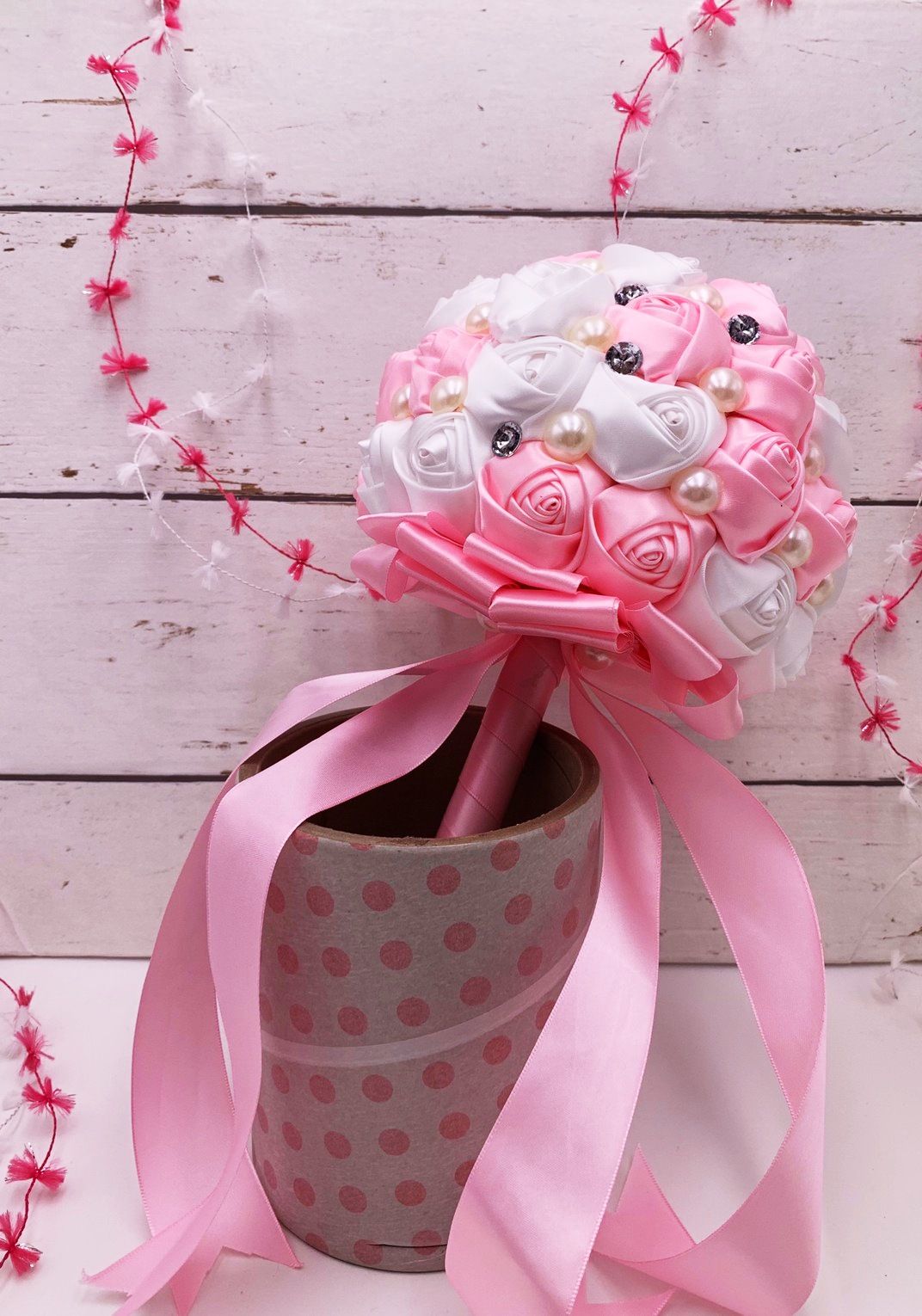 Свадебный букет из атласных роз Свадебный букет из атласных роз